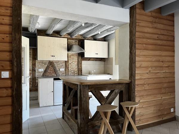 Maison à louer 740 € CC Civray 4 p 86 m² DPE D
