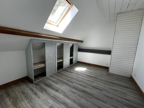 Maison à louer 740 € CC Civray 4 p 86 m² DPE D