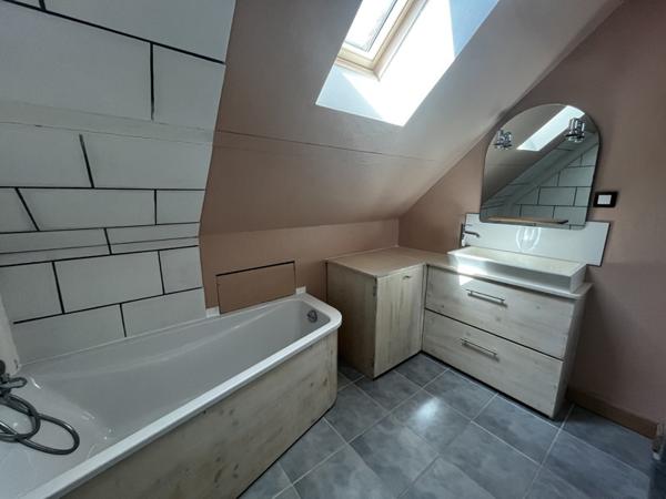 Maison à louer 740 € CC Civray 4 p 86 m² DPE D