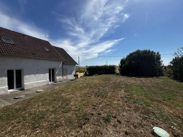 Maison à louer 740 € CC Civray 4 p 86 m² DPE D
