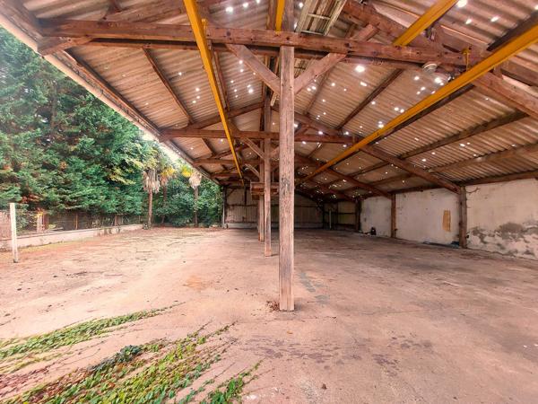 Bardos (64520) Bardos - Terrain constructible avec hangar