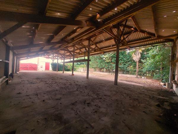 Bardos (64520) Bardos - Terrain constructible avec hangar