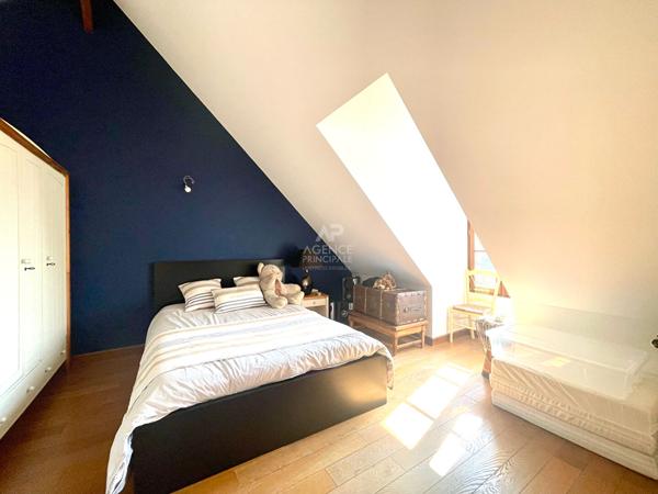 Maison 7 pièce(s) 220 m2 635 000 € **  - Référence  8297