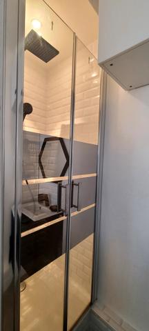 Neuilly-sur-Seine (92200) STUDETTE MEUBLEE A 3 MIN DU METRO LES SABLONS /PLACE DU MARCHE