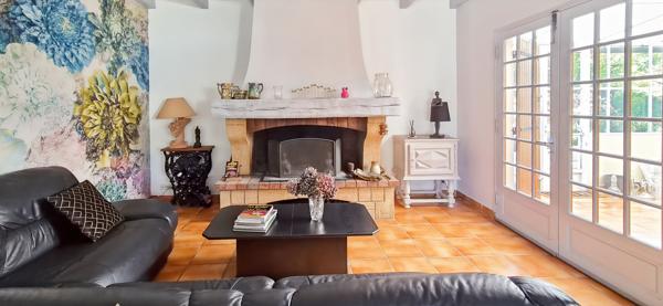 Le Taillan Médoc - Proche centre ville - maison de plain-pied de 120m² + garage sur parcelle de 1300m²  - Calme et arboré