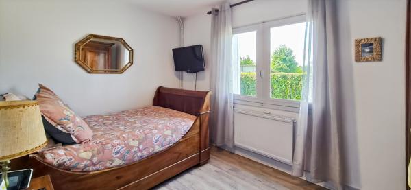 Le Taillan Médoc - Proche centre ville - maison de plain-pied de 120m² + garage sur parcelle de 1300m²  - Calme et arboré