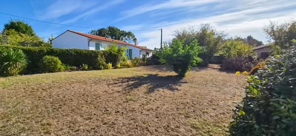 Le Taillan Médoc - Proche centre ville - maison de plain-pied de 120m² + garage sur parcelle de 1300m²  - Calme et arboré