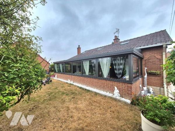 À VENDRE - MAGNIFIQUE PLAIN-PIED EN BRIQUES DES ANNÉES 70

Belle opportunité à saisir !

Dé...