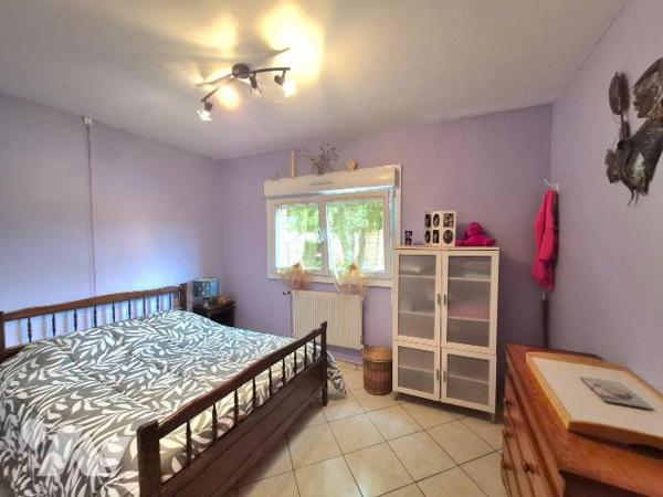 À VENDRE - MAGNIFIQUE PLAIN-PIED EN BRIQUES DES ANNÉES 70

Belle opportunité à saisir !

Dé...