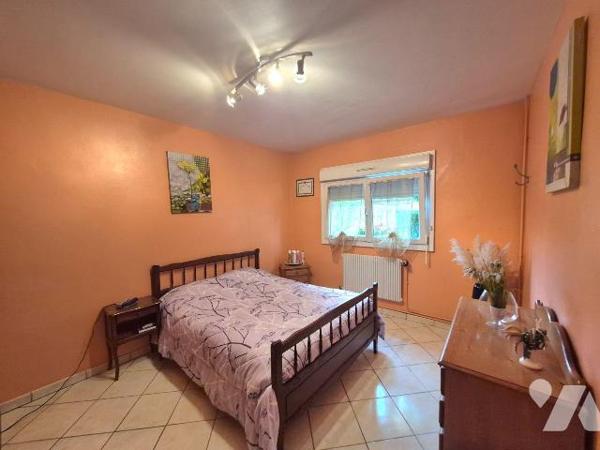 À VENDRE - MAGNIFIQUE PLAIN-PIED EN BRIQUES DES ANNÉES 70

Belle opportunité à saisir !

Dé...