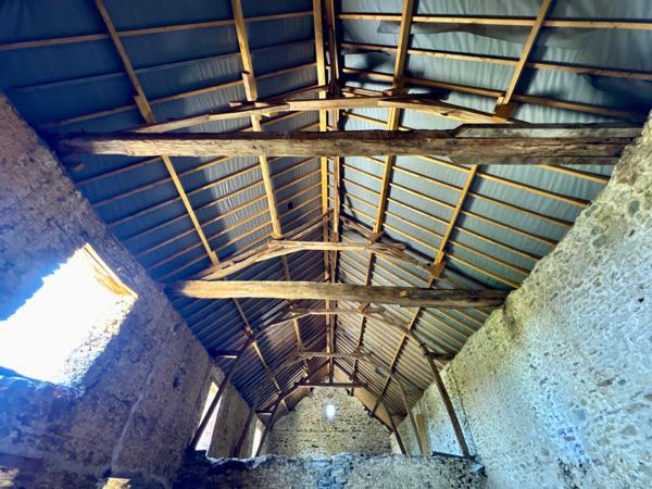 Longère à rénover avec terrain