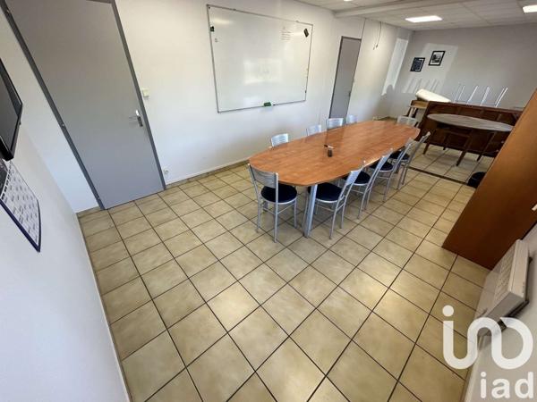 Maison 10 pièces de 1 370 m² à Saint-Lin (79420)