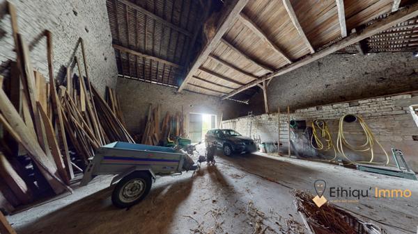 magnifique propriété en pierre avec nombreuses dépendances proximité directe autoroute