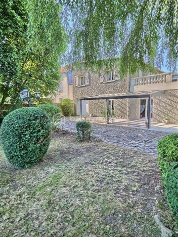 Maison de ville de 328 m²