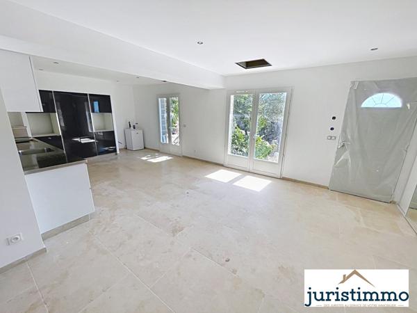 Séguret (84110) Séguret — Maison rénovée, 109 m², vue remarquable, piscine et prestations soignées