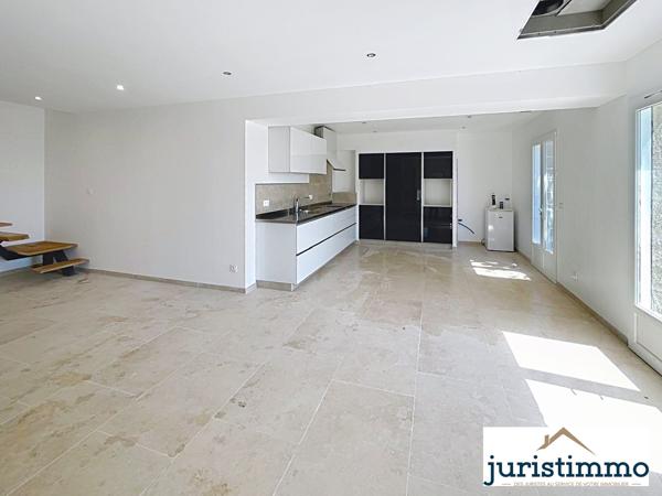 Séguret (84110) Séguret — Maison rénovée, 109 m², vue remarquable, piscine et prestations soignées