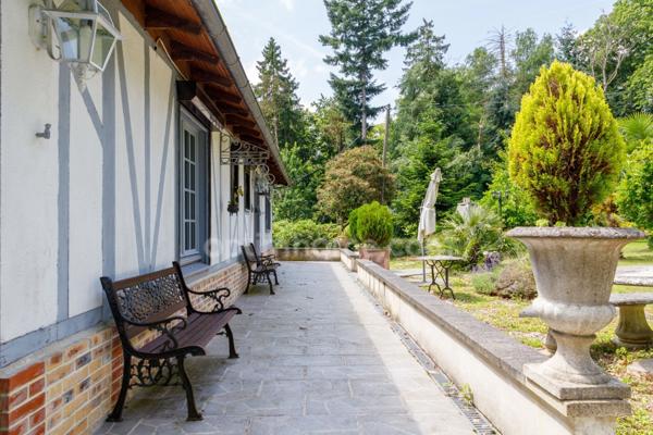 Proximité de Pont Audemer - Maison de caractère - Plain pied - 98 m2 - 2 chambres - Terrain 1 ha - Dépendances - Double garage - Atelier de 70 m2