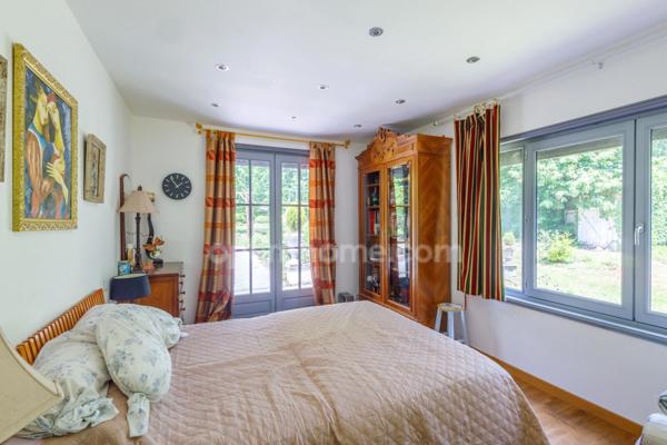 Proximité de Pont Audemer - Maison de caractère - Plain pied - 98 m2 - 2 chambres - Terrain 1 ha - Dépendances - Double garage - Atelier de 70 m2