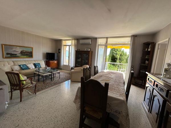 Antibes, quartier Fontmerle 4 pièces 90 m² ,Vue verdure , Parking , beau potentiel