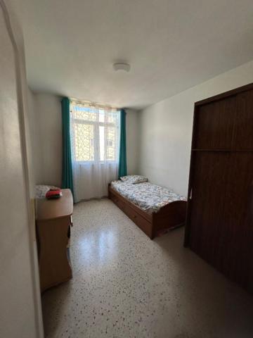 Antibes, quartier Fontmerle 4 pièces 90 m² ,Vue verdure , Parking , beau potentiel