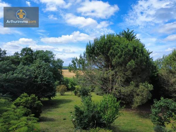 Vente                                                      Maison
                        
                     5 pièces                      146 m2                     à Casteljaloux