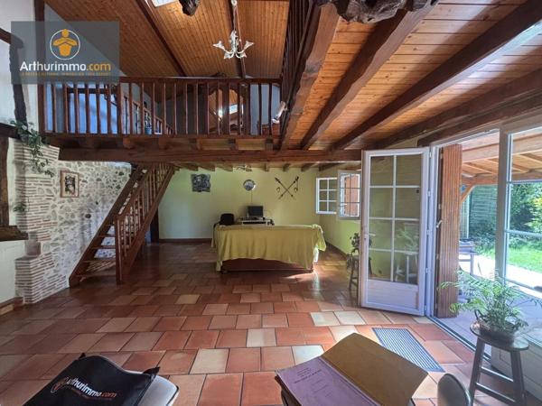 Vente                                                      Maison
                        
                     5 pièces                      146 m2                     à Casteljaloux