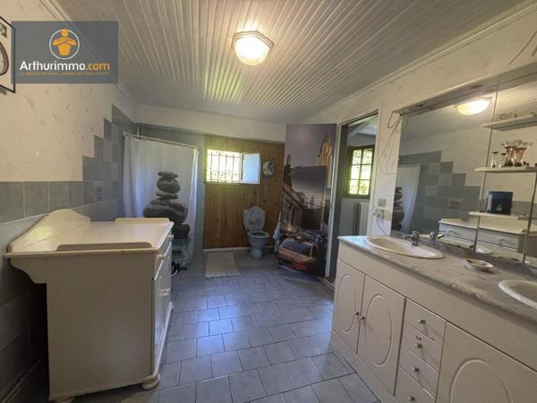 Vente                                                      Maison
                        
                     5 pièces                      146 m2                     à Casteljaloux