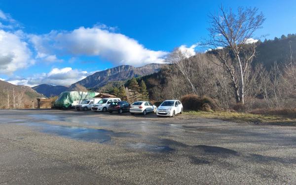 Terrain à vendre    Clamensane