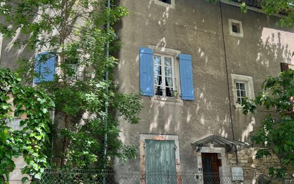 Maison à vendre    3 pièces •  Barjac