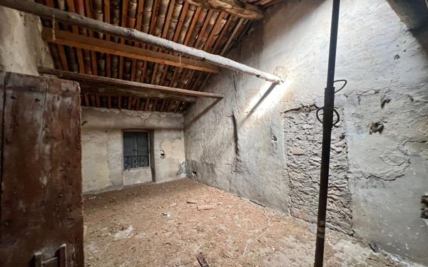 Maison à vendre    3 pièces •  Barjac