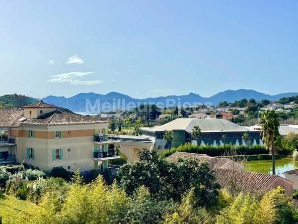 Le Cannet-dernier étage 125m2-80m2 de terrasse garage- parking aperçu mer