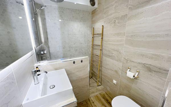 Appartement à vendre    2 pièces • 42 m2 Villeneuve-Loubet