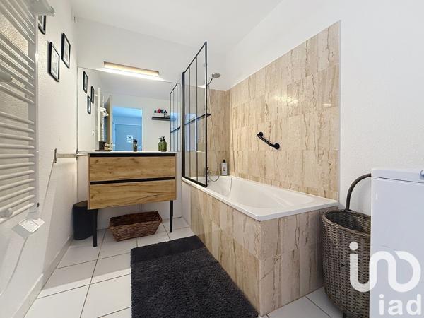 Appartement 3 pièces de 53 m² à Sète (34200)