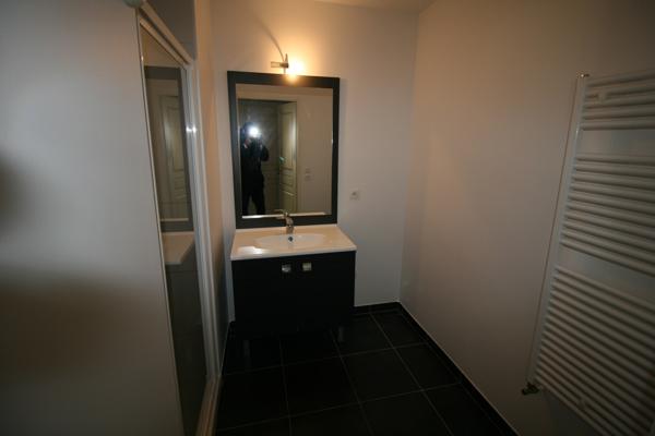 Bel appartement type 2 pièces avec jardin au sud, avec un parking au s/sol.