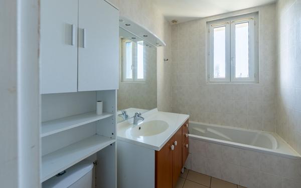 Maison à vendre    2 pièces • 617 m2 Gujan-Mestras