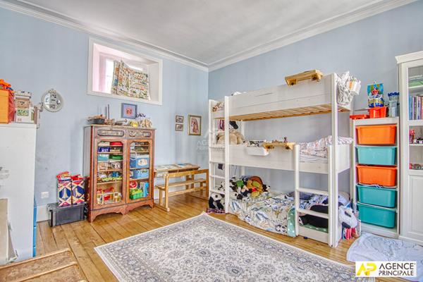 Versailles Notre-Dame Appartement 5 pièces 148 M² situé au 2ème étage d'un immeuble ancien avec cave et chambre de service de 17.73 m² au sol en option €1 210 000 ** - Référence 25563