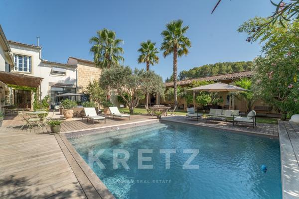 Exceptionnelle Maison de Maître avec jardin, piscine, garage et dépendances en coeur de village