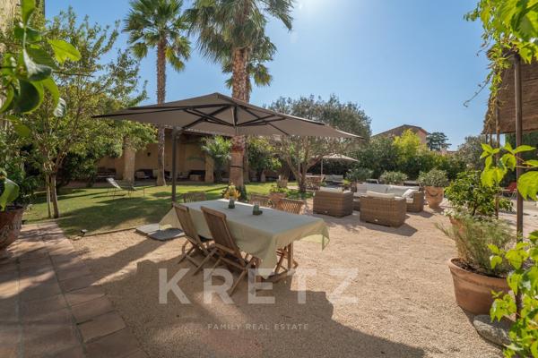 Exceptionnelle Maison de Maître avec jardin, piscine, garage et dépendances en coeur de village