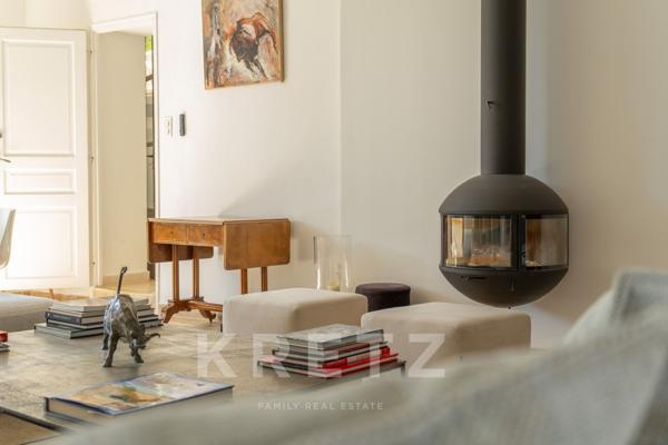 Exceptionnelle Maison de Maître avec jardin, piscine, garage et dépendances en coeur de village