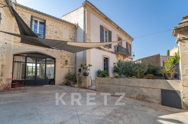 Exceptionnelle Maison de Maître avec jardin, piscine, garage et dépendances en coeur de village