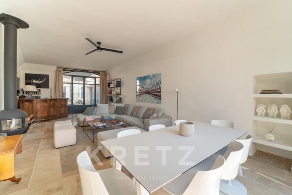 Exceptionnelle Maison de Maître avec jardin, piscine, garage et dépendances en coeur de village