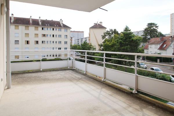 Charmant T4 de 80 m² avec grande terrasse et double garage – Chenôve