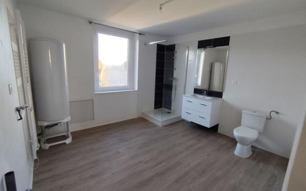 Appartement à louer    3 pièces • 90,25 m2 Saint-Pol-de-Léon