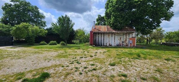 VOUILLE - MAISON - 3 CHAMBRES - JARDIN - CAVE