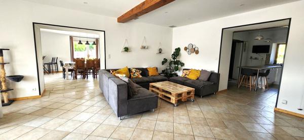 VOUILLE - MAISON - 3 CHAMBRES - JARDIN - CAVE