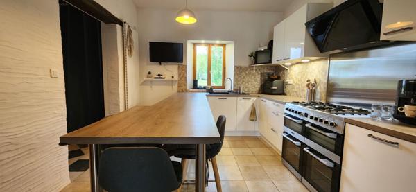 VOUILLE - MAISON - 3 CHAMBRES - JARDIN - CAVE