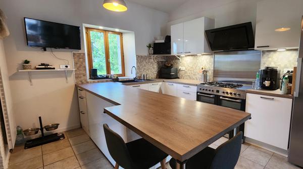 VOUILLE - MAISON - 3 CHAMBRES - JARDIN - CAVE