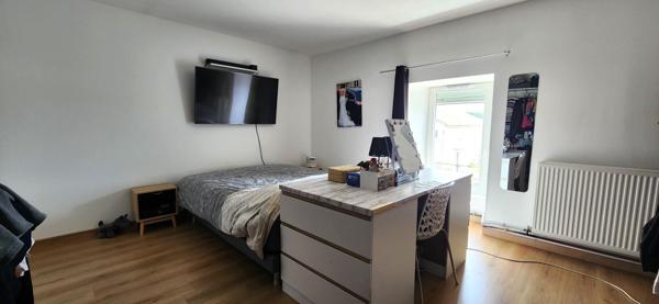 VOUILLE - MAISON - 3 CHAMBRES - JARDIN - CAVE