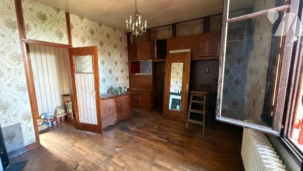 A vendre - Châlons-en-Champagne, rive gauche - Maison T6 de 145 m² à rénover

Sur le secteur ...