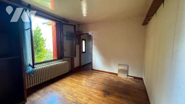 A vendre - Châlons-en-Champagne, rive gauche - Maison T6 de 145 m² à rénover

Sur le secteur ...